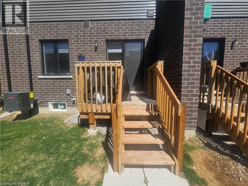 Photo 5 of 11 Poole Street, Brantford ON