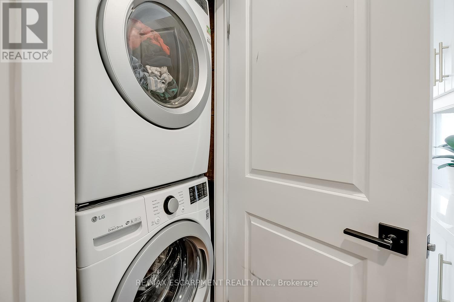 Photo 39 of 2061 Halton Place, Burlington ON