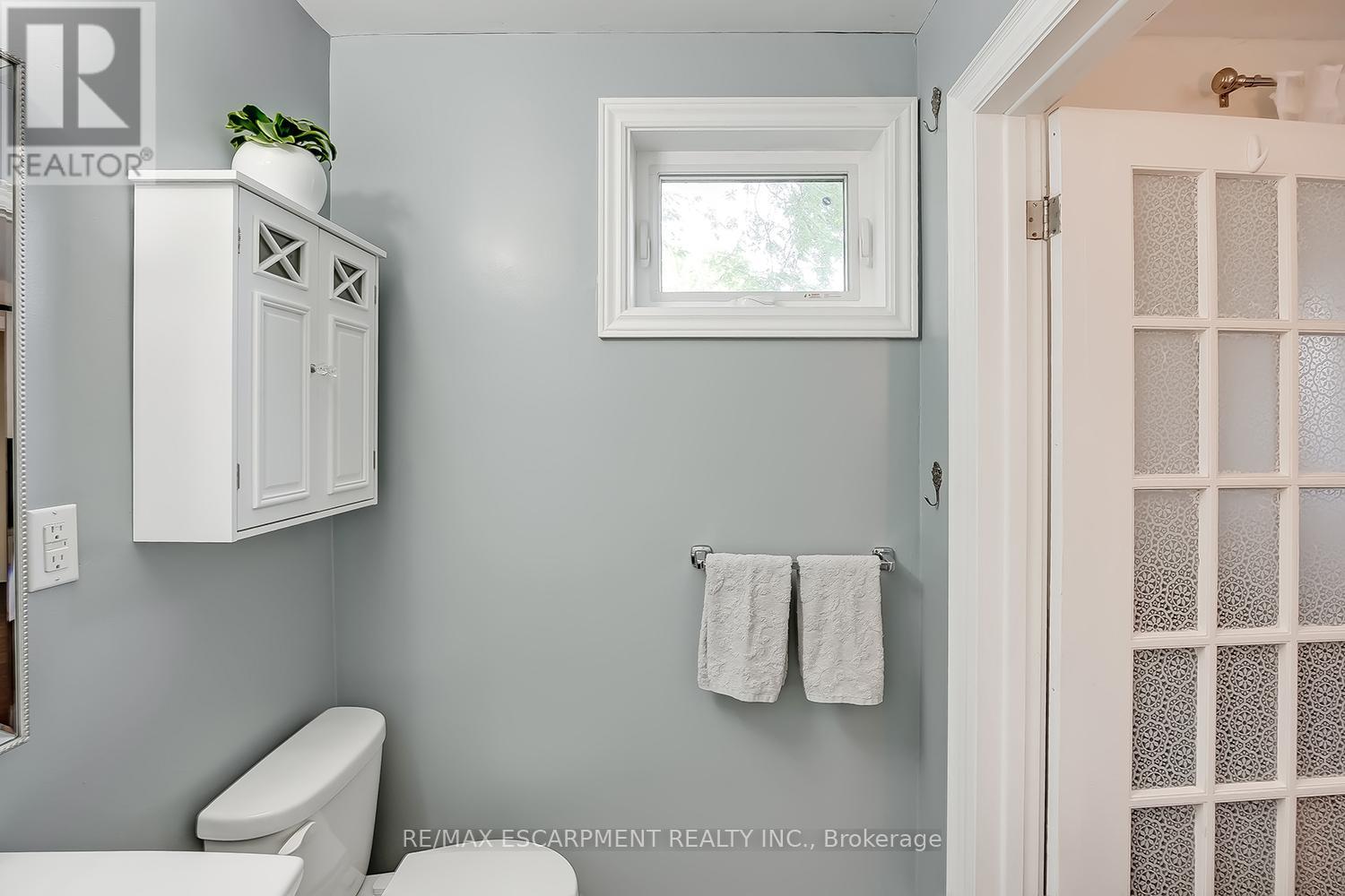 Photo 11 of 2061 Halton Place, Burlington ON