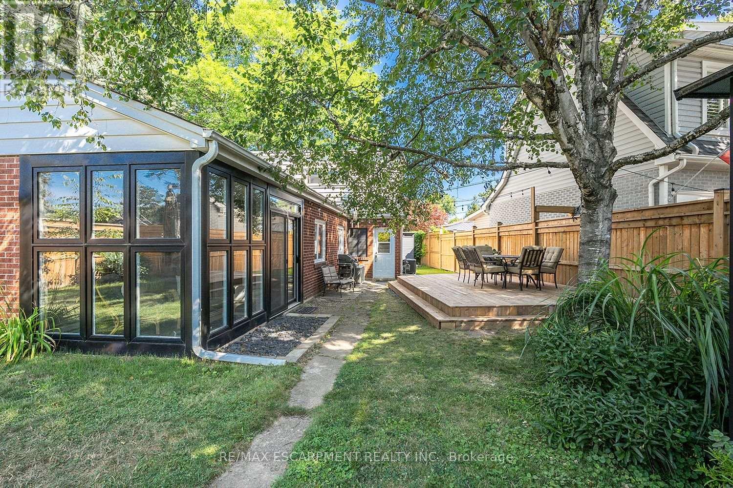 Photo 12 of 2061 Halton Place, Burlington ON
