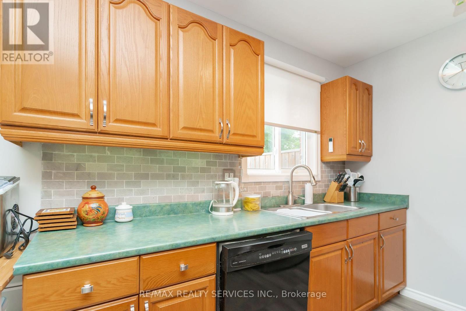 Photo 16 of 6 Lauderdale Road, Brampton ON