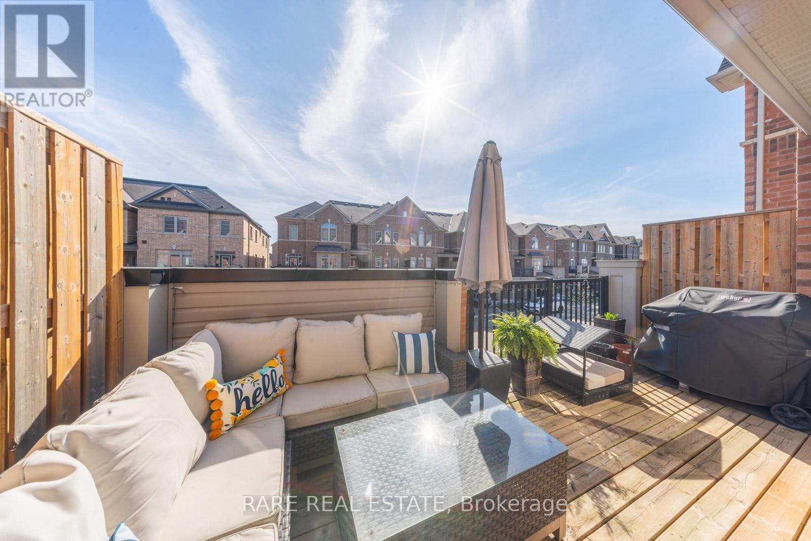 Photo 2 of 160 Fruitvale Circle, Brampton ON