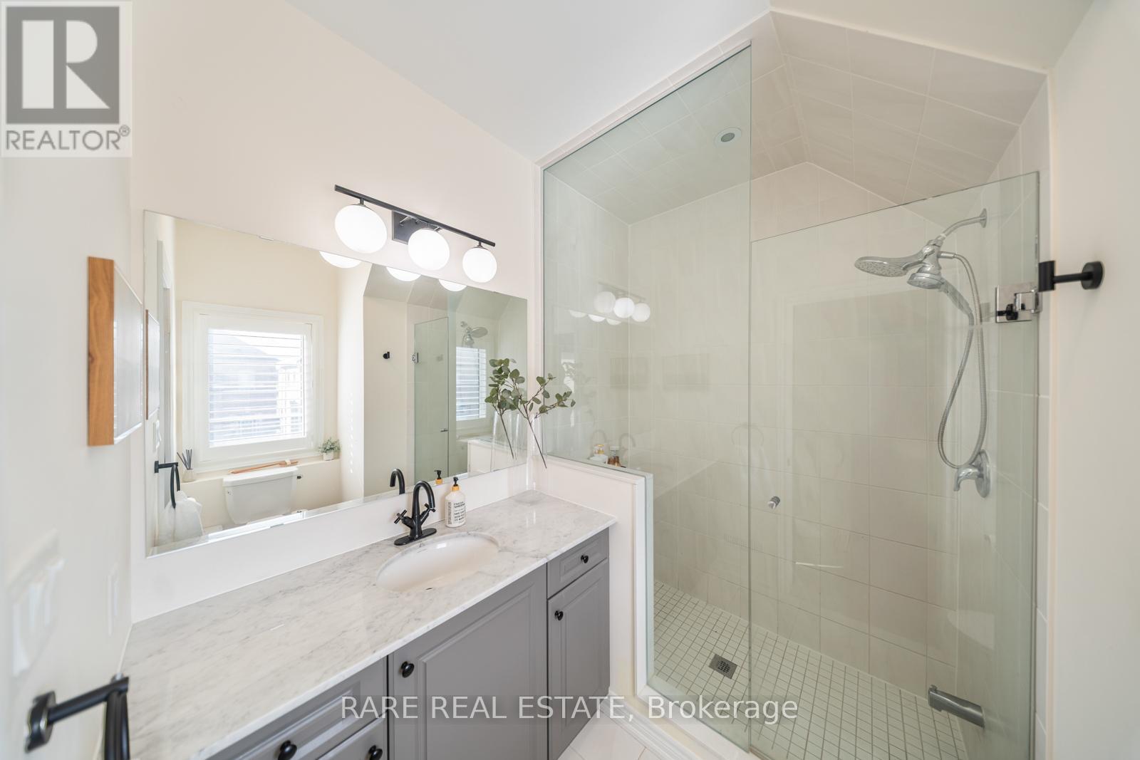 Photo 8 of 160 Fruitvale Circle, Brampton ON