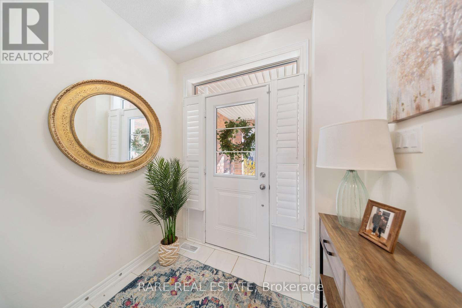Photo 4 of 160 Fruitvale Circle, Brampton ON