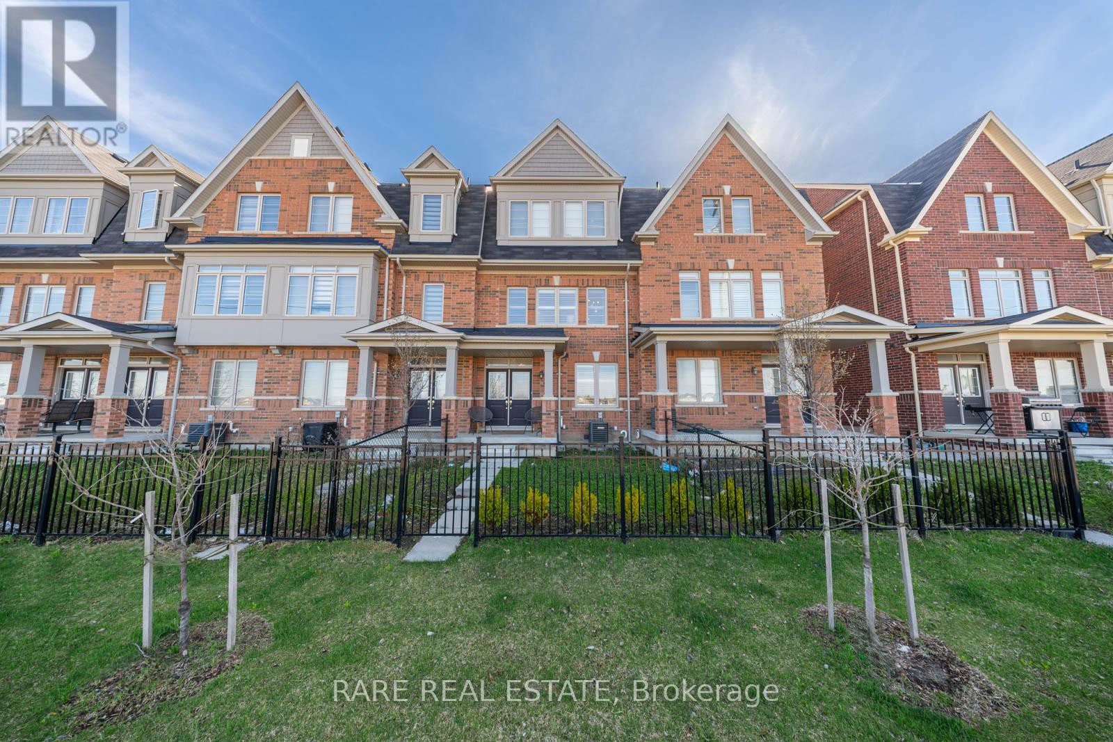 Photo 7 of 160 Fruitvale Circle, Brampton ON