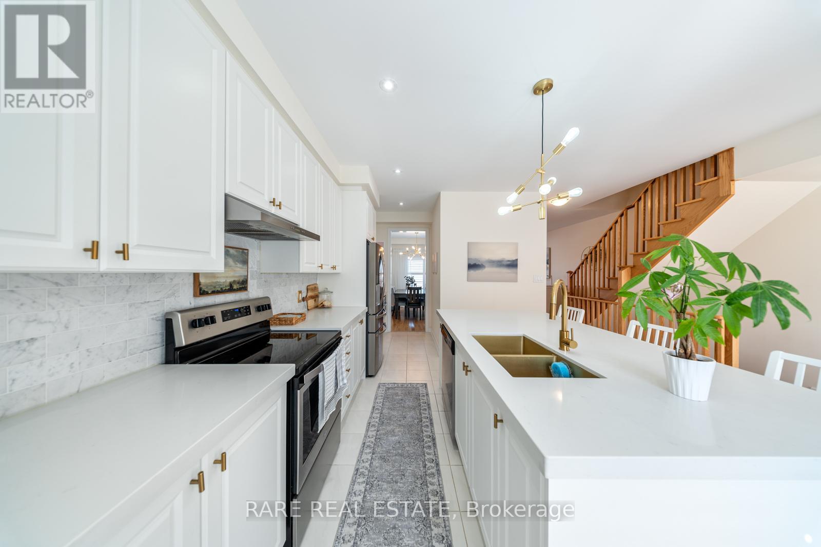 Photo 21 of 160 Fruitvale Circle, Brampton ON