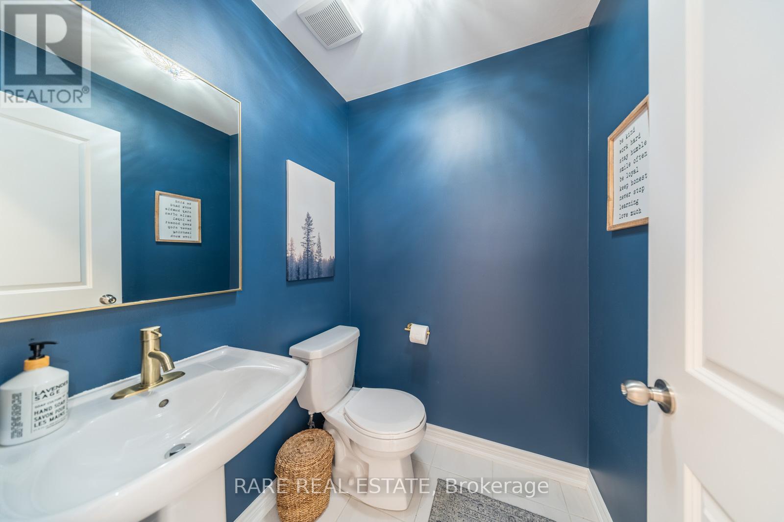 Photo 15 of 160 Fruitvale Circle, Brampton ON