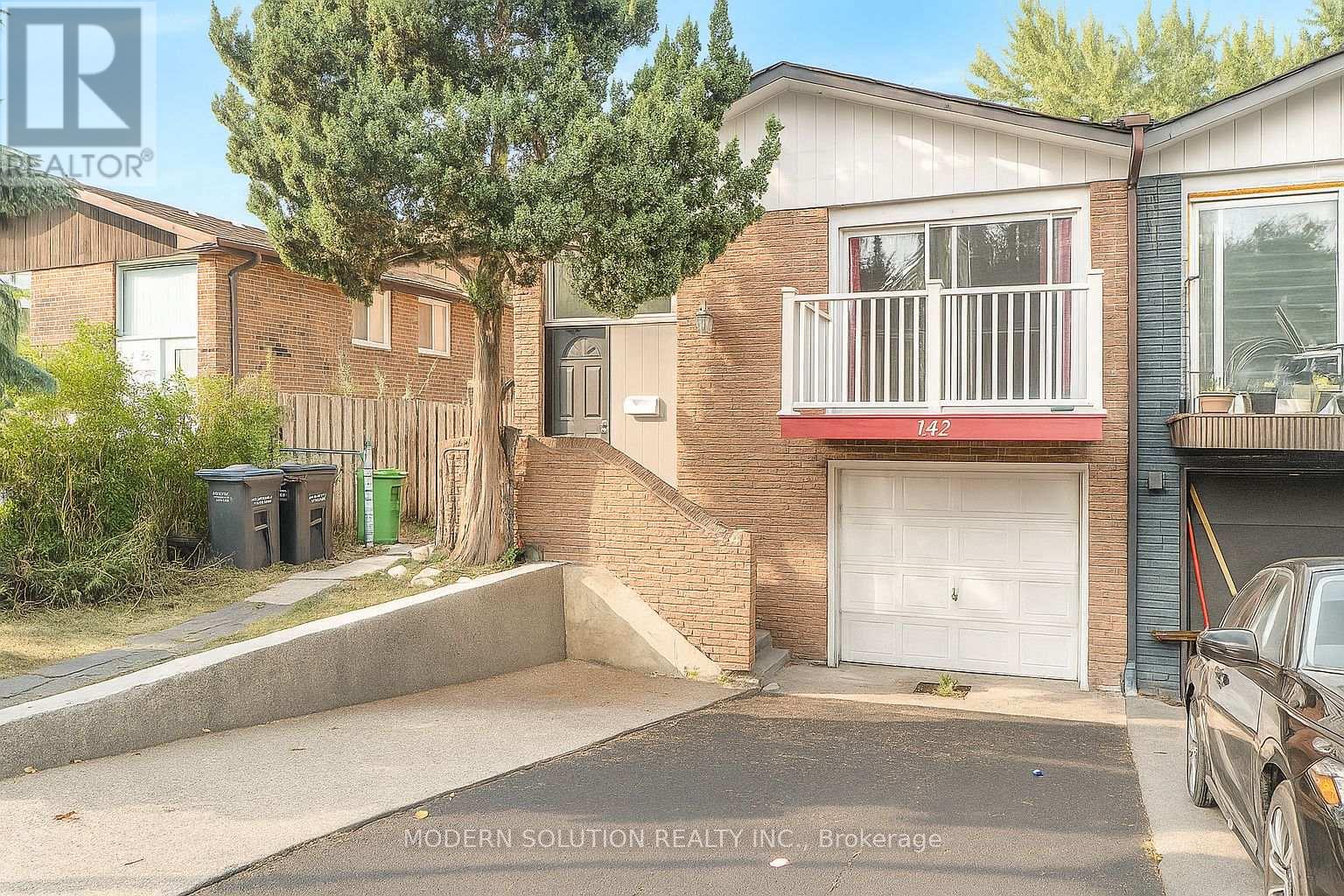 Photo 4 of 142 Mill Street N, Brampton ON