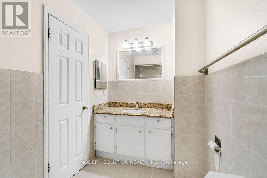 Photo 7 of 142 Mill Street N, Brampton ON