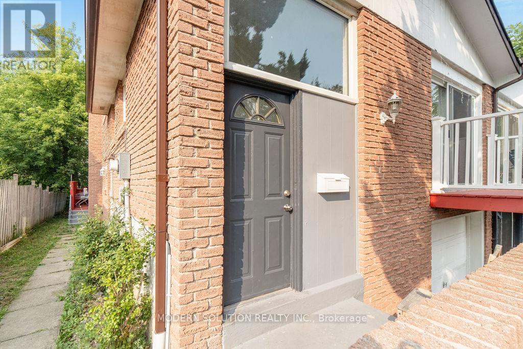 Photo 14 of 142 Mill Street N, Brampton ON