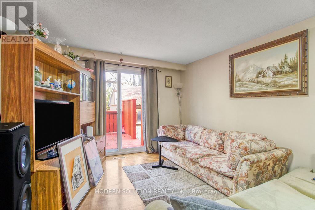 Photo 23 of 142 Mill Street N, Brampton ON