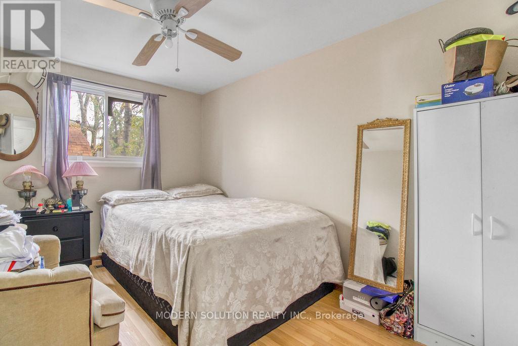 Photo 12 of 142 Mill Street N, Brampton ON