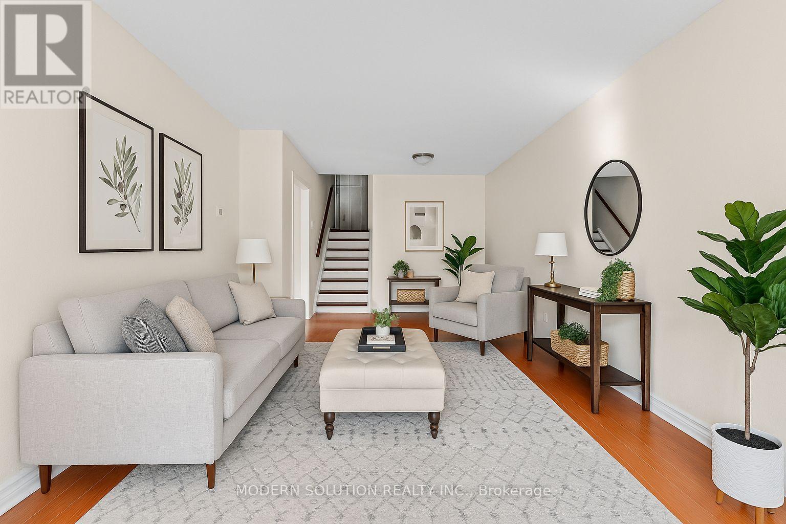 Photo 17 of 142 Mill Street N, Brampton ON