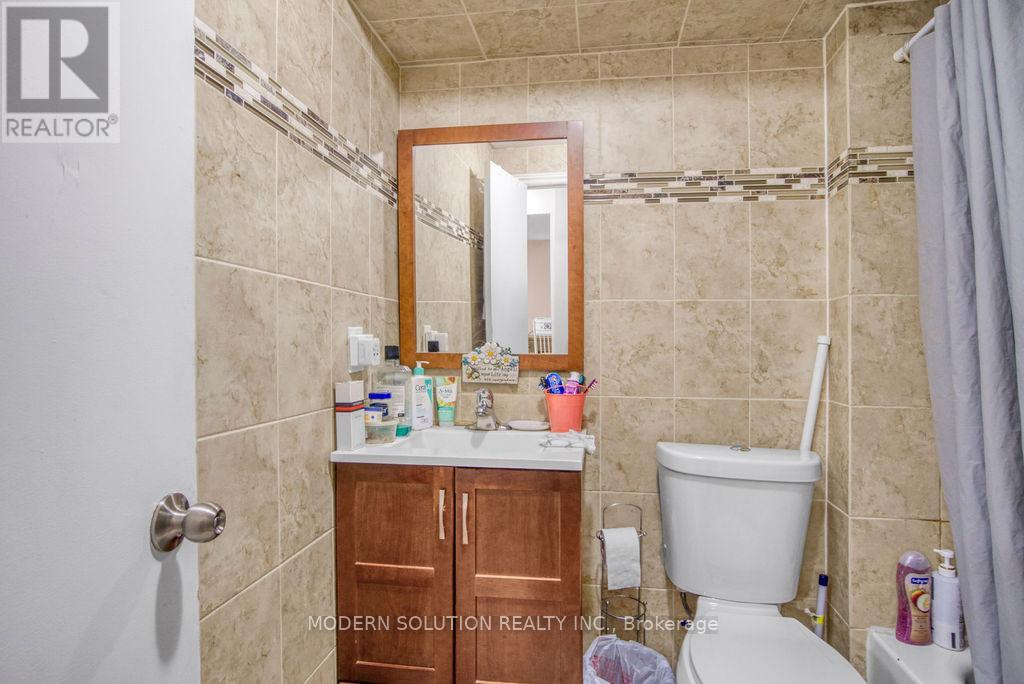 Photo 19 of 142 Mill Street N, Brampton ON