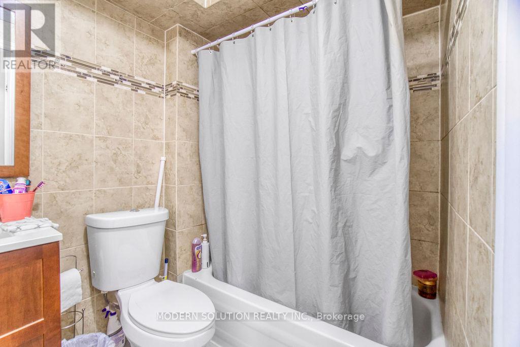 Photo 20 of 142 Mill Street N, Brampton ON