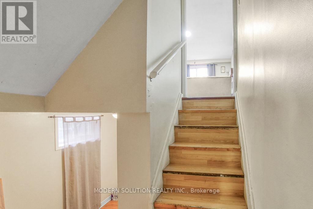 Photo 25 of 142 Mill Street N, Brampton ON