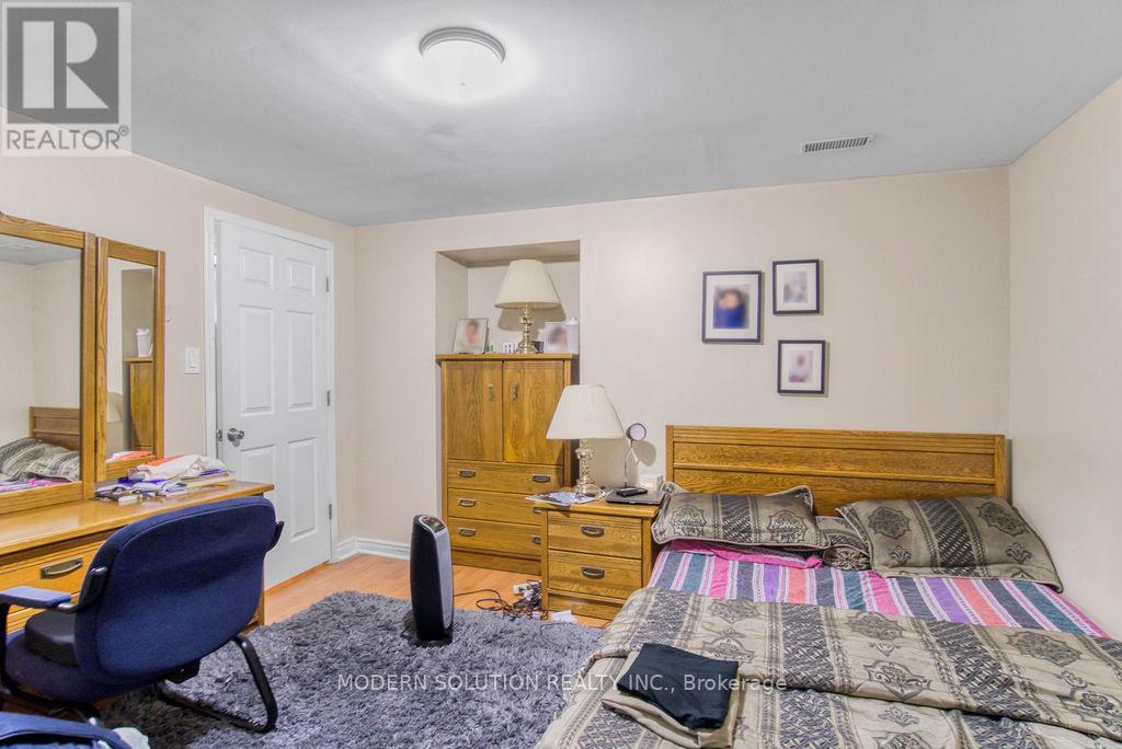 Photo 22 of 142 Mill Street N, Brampton ON