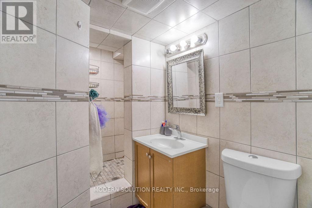 Photo 8 of 142 Mill Street N, Brampton ON
