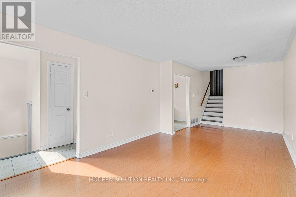 Photo 5 of 142 Mill Street N, Brampton ON