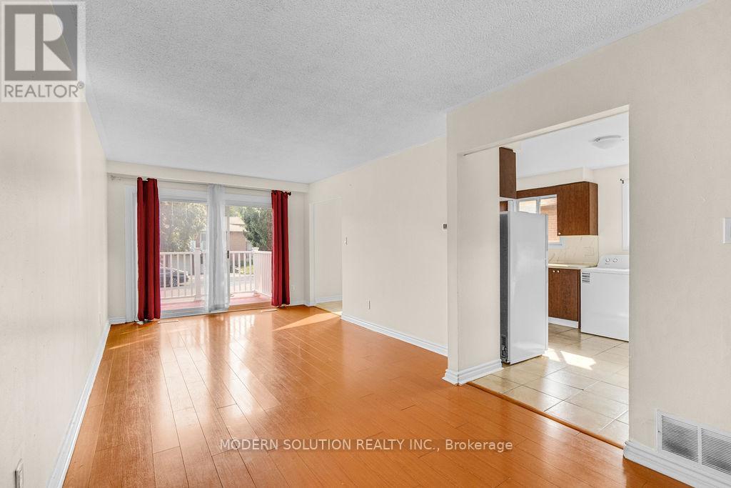 Photo 10 of 142 Mill Street N, Brampton ON