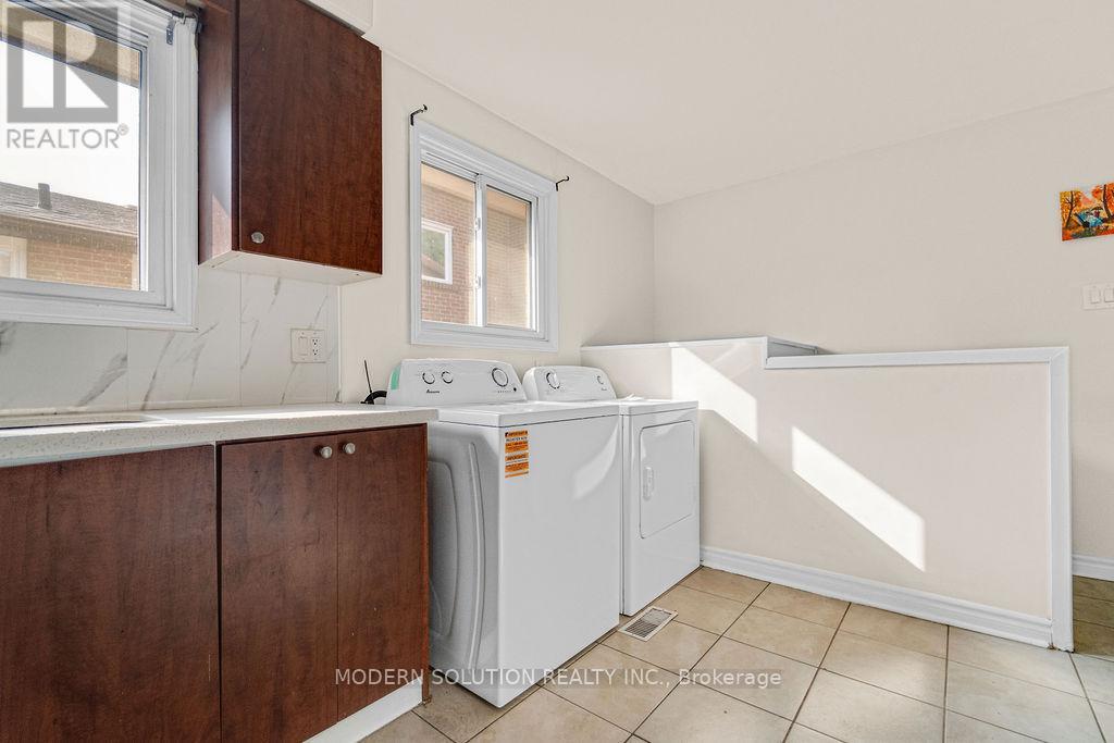 Photo 9 of 142 Mill Street N, Brampton ON