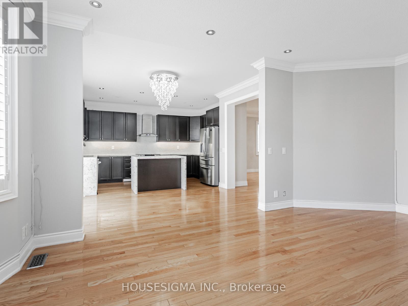 Photo 3 of 12 Bear Run Road, Brampton ON