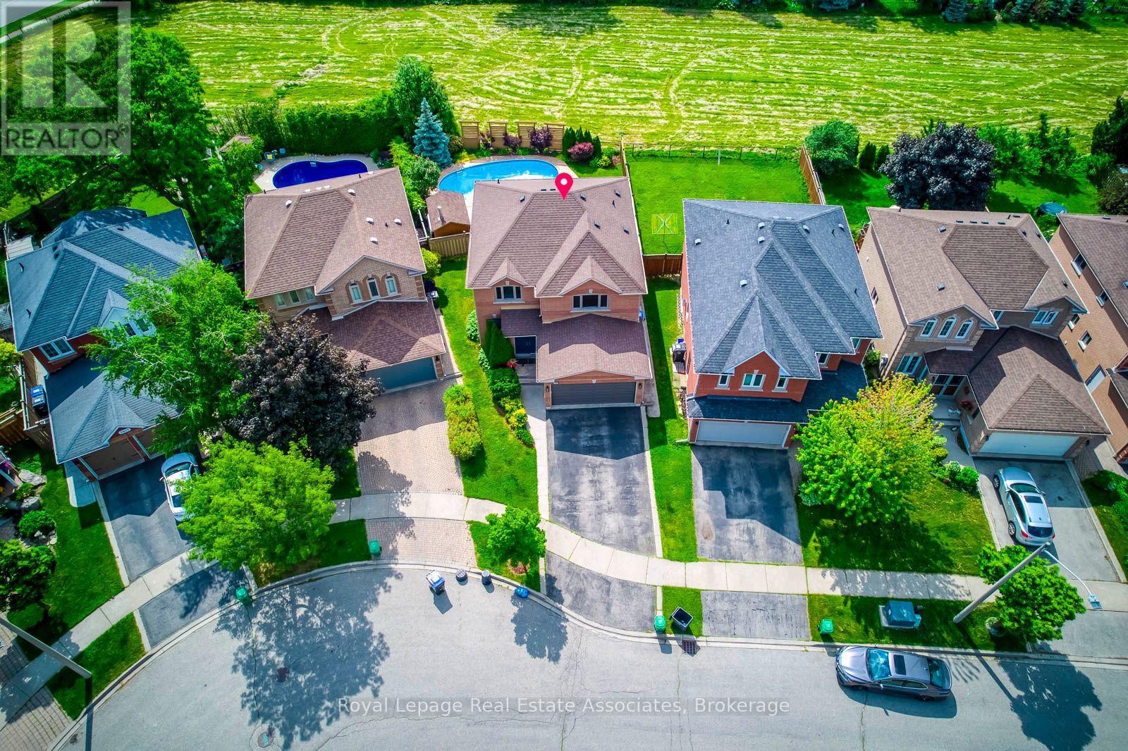 Photo 1 of 3930 Baggins Court, Mississauga ON