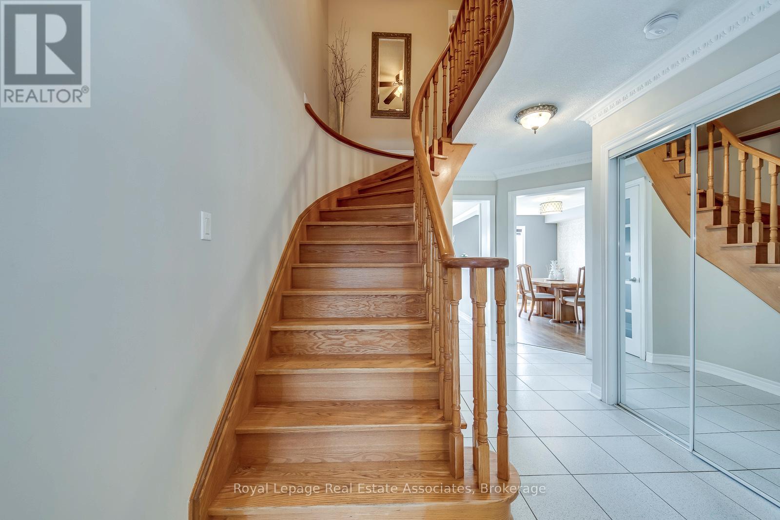 Photo 12 of 3930 Baggins Court, Mississauga ON