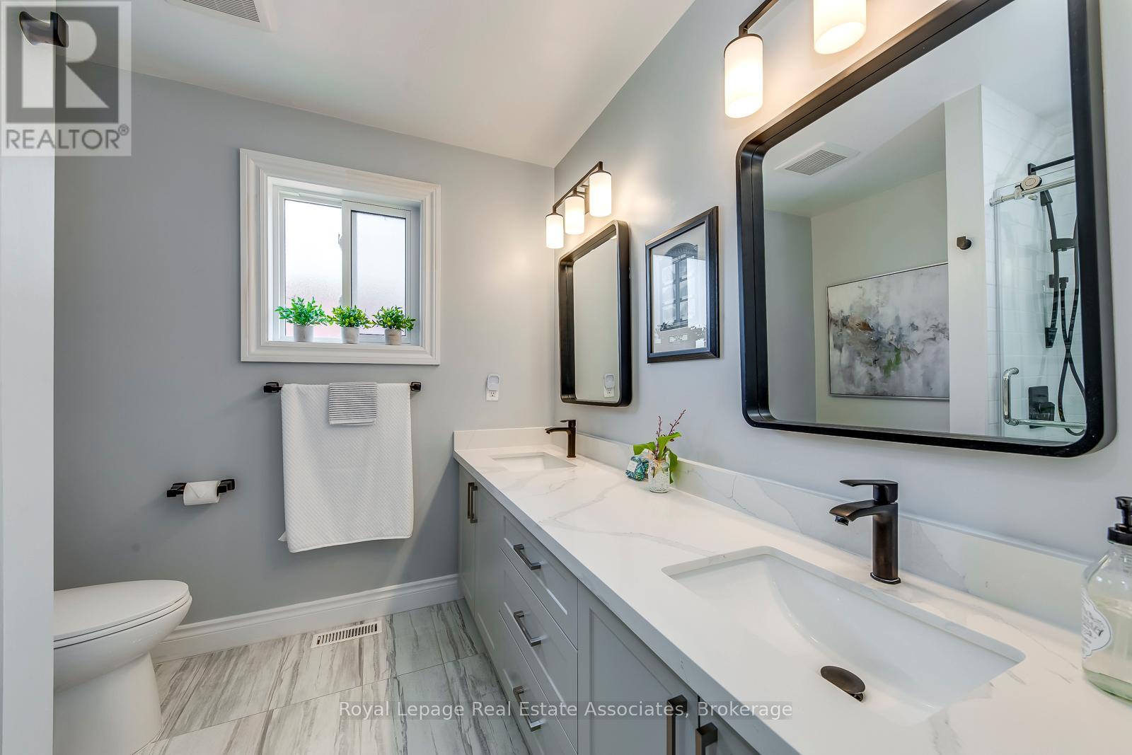 Photo 18 of 3930 Baggins Court, Mississauga ON