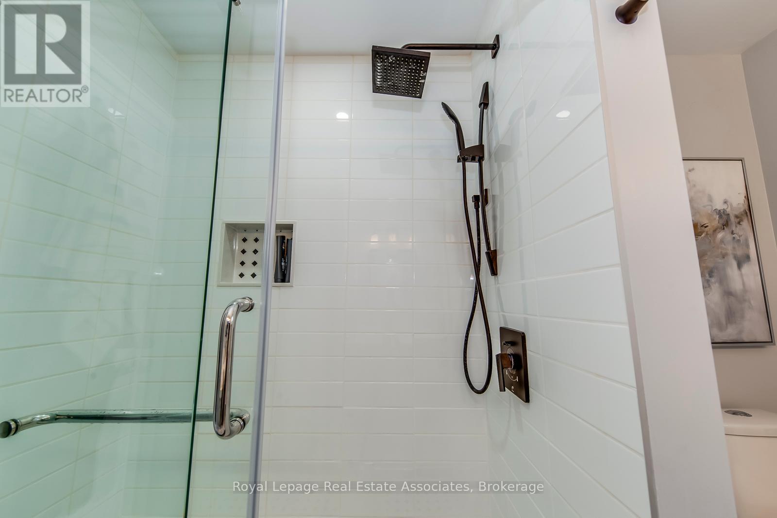 Photo 19 of 3930 Baggins Court, Mississauga ON