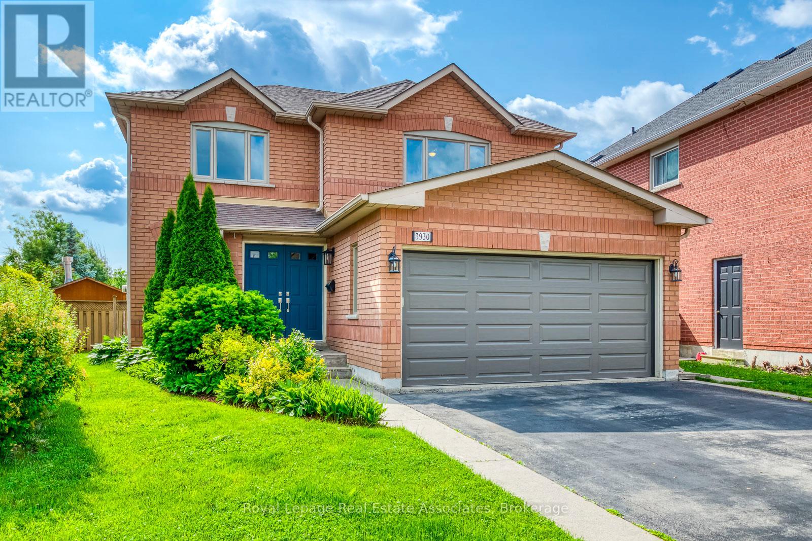 Photo 2 of 3930 Baggins Court, Mississauga ON