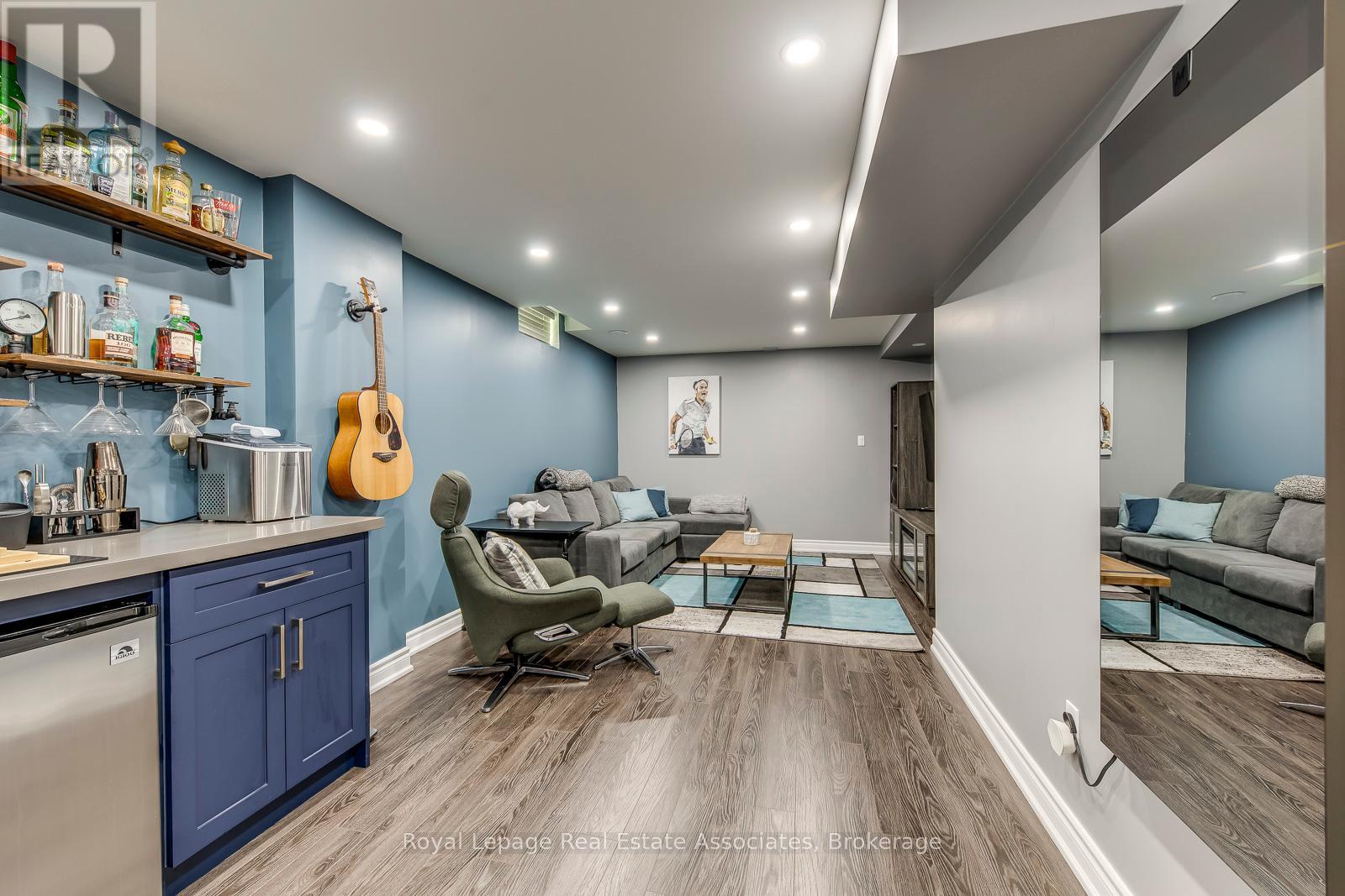 Photo 24 of 3930 Baggins Court, Mississauga ON