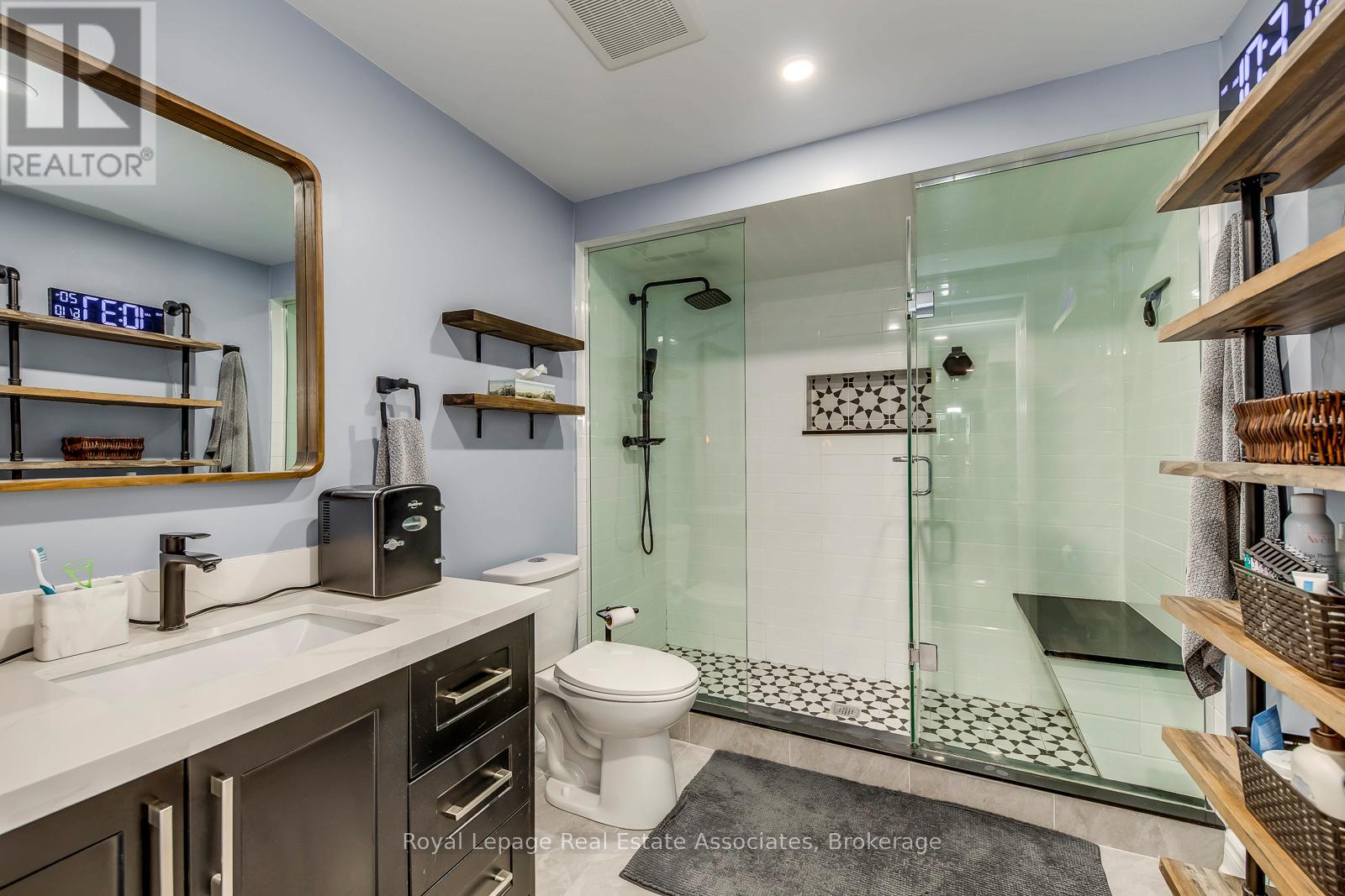 Photo 28 of 3930 Baggins Court, Mississauga ON
