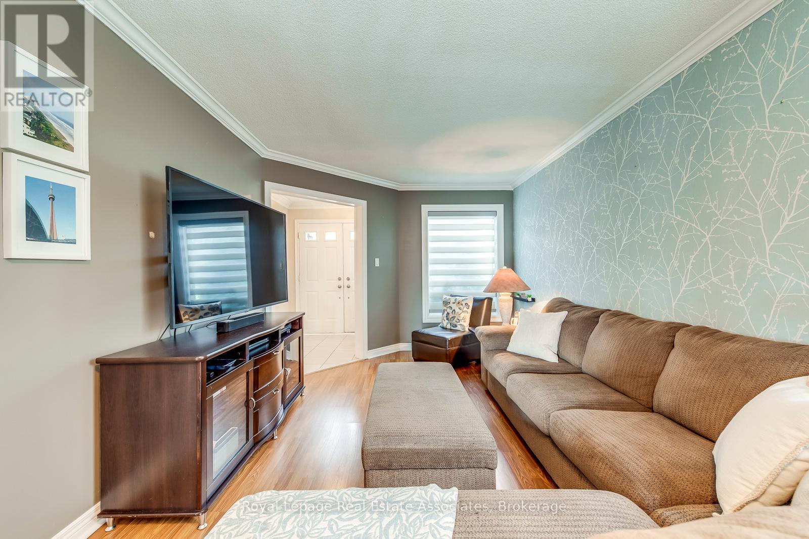 Photo 6 of 3930 Baggins Court, Mississauga ON