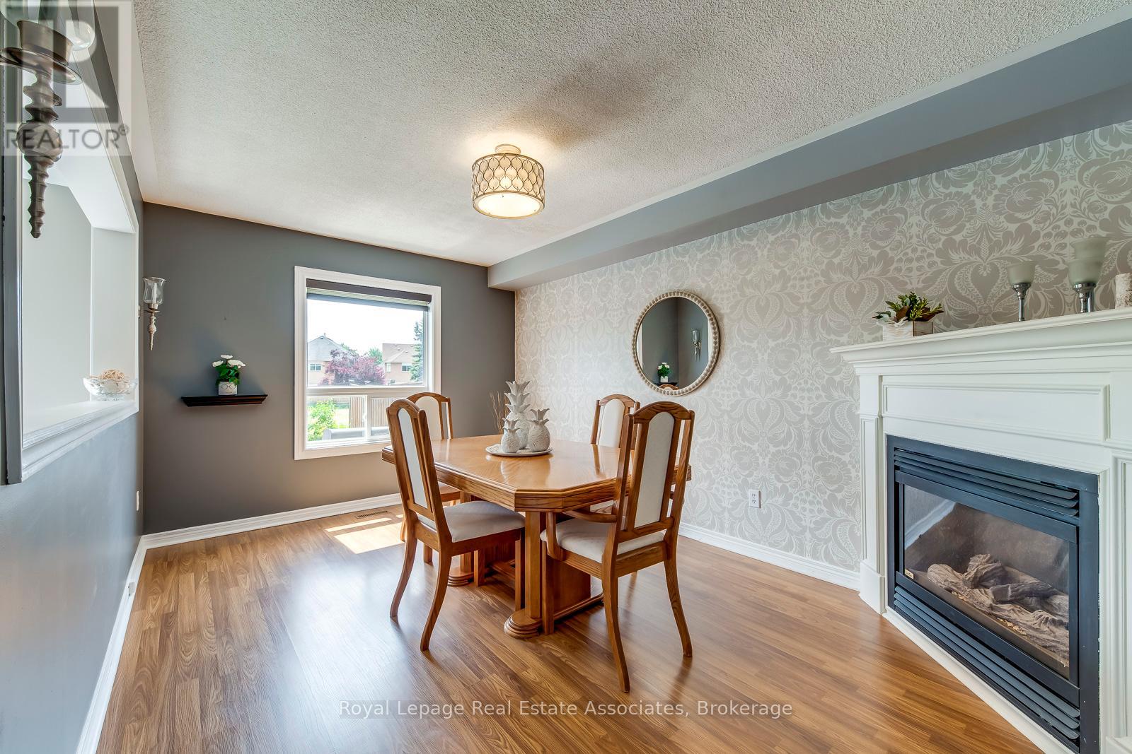 Photo 9 of 3930 Baggins Court, Mississauga ON