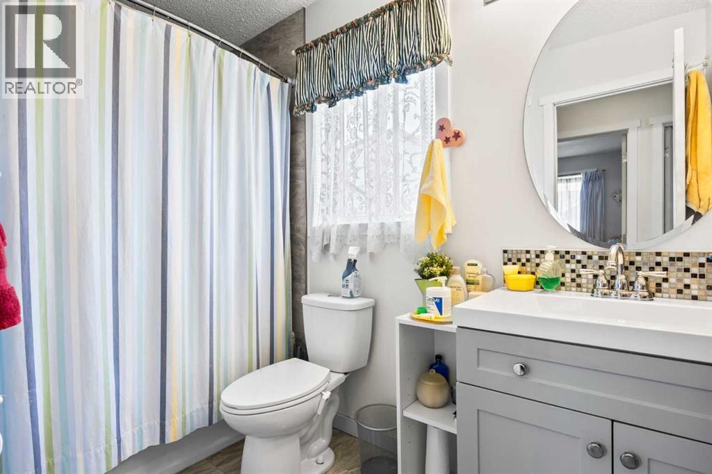 Single Family House 4 Level for Sale in  Taraglen Place NE Taradale Calgary 