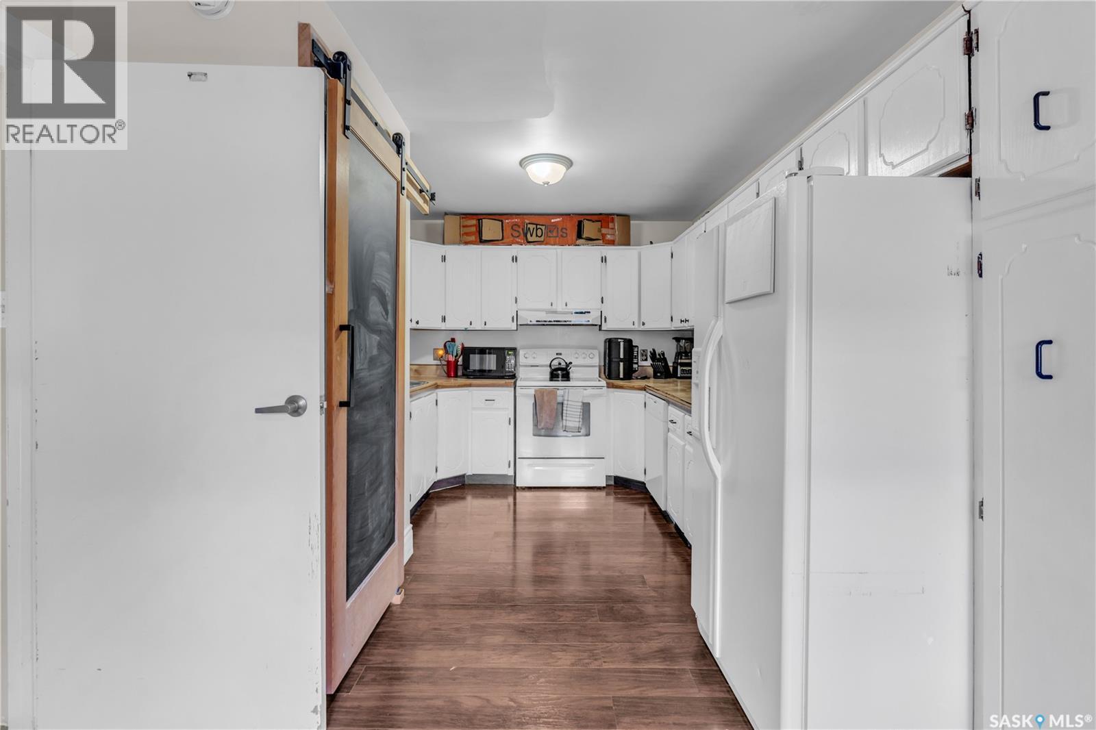Photo 10 of 830 Battel Street N, Regina SK