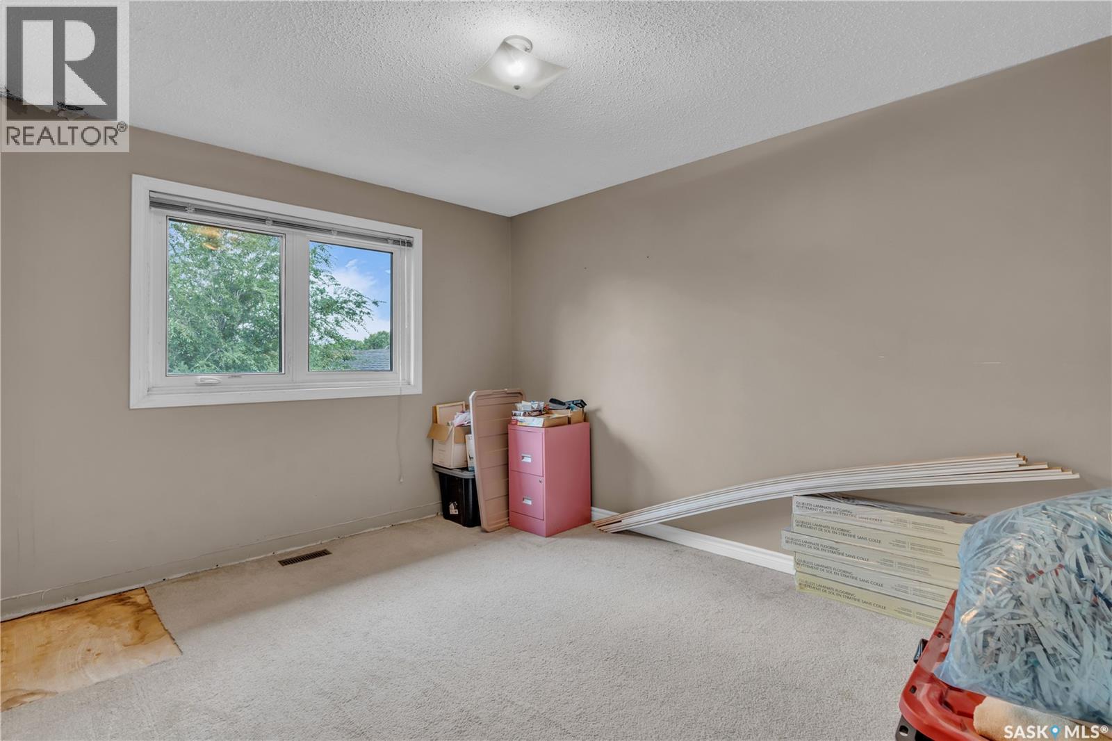 Photo 20 of 830 Battel Street N, Regina SK