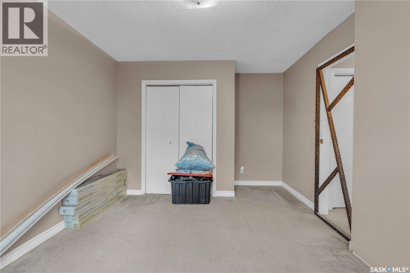 Photo 21 of 830 Battel Street N, Regina SK