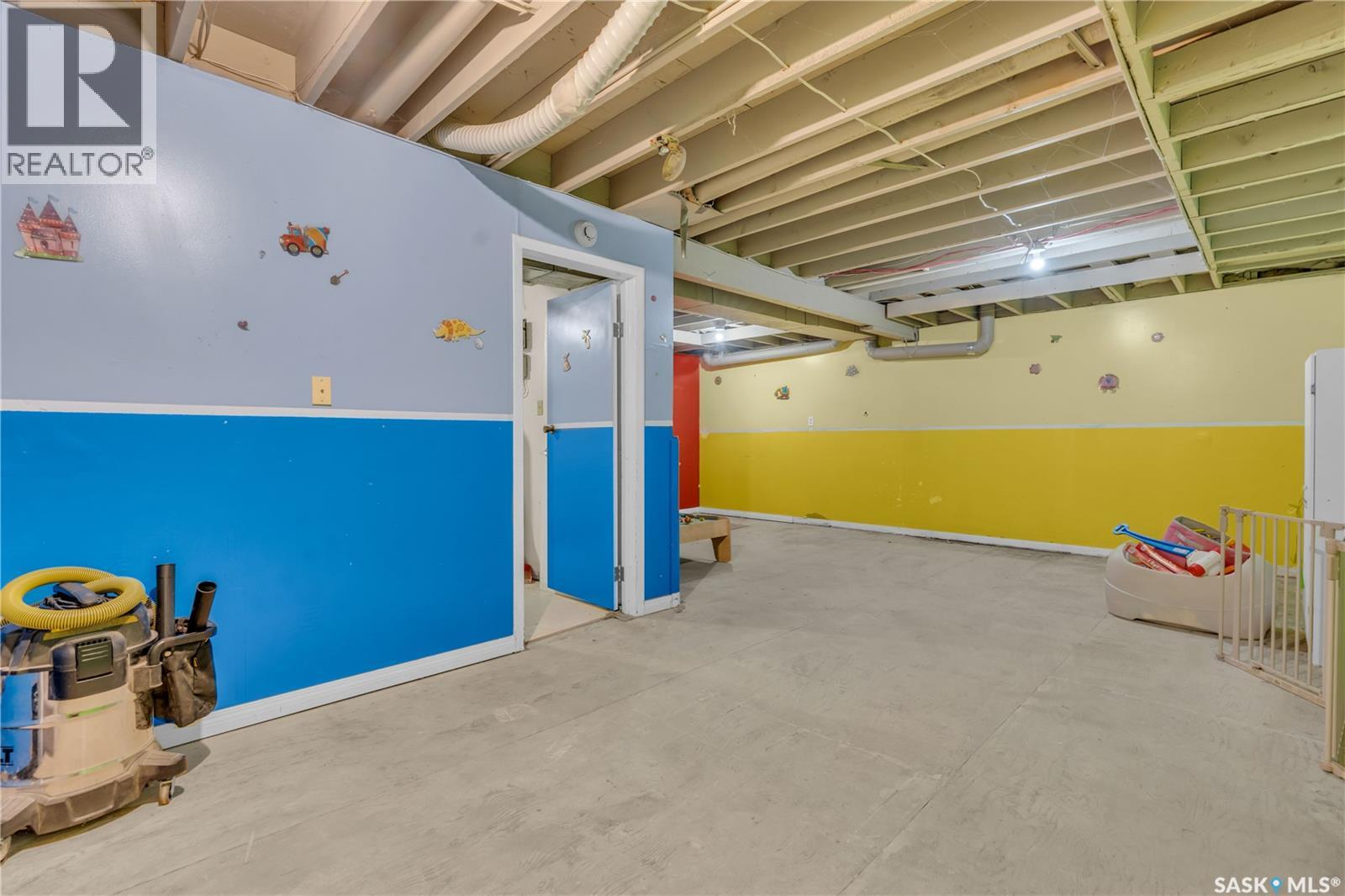 Photo 28 of 830 Battel Street N, Regina SK