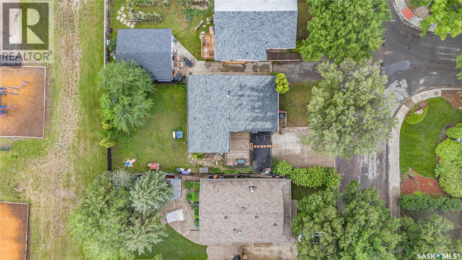 Photo 40 of 830 Battel Street N, Regina SK