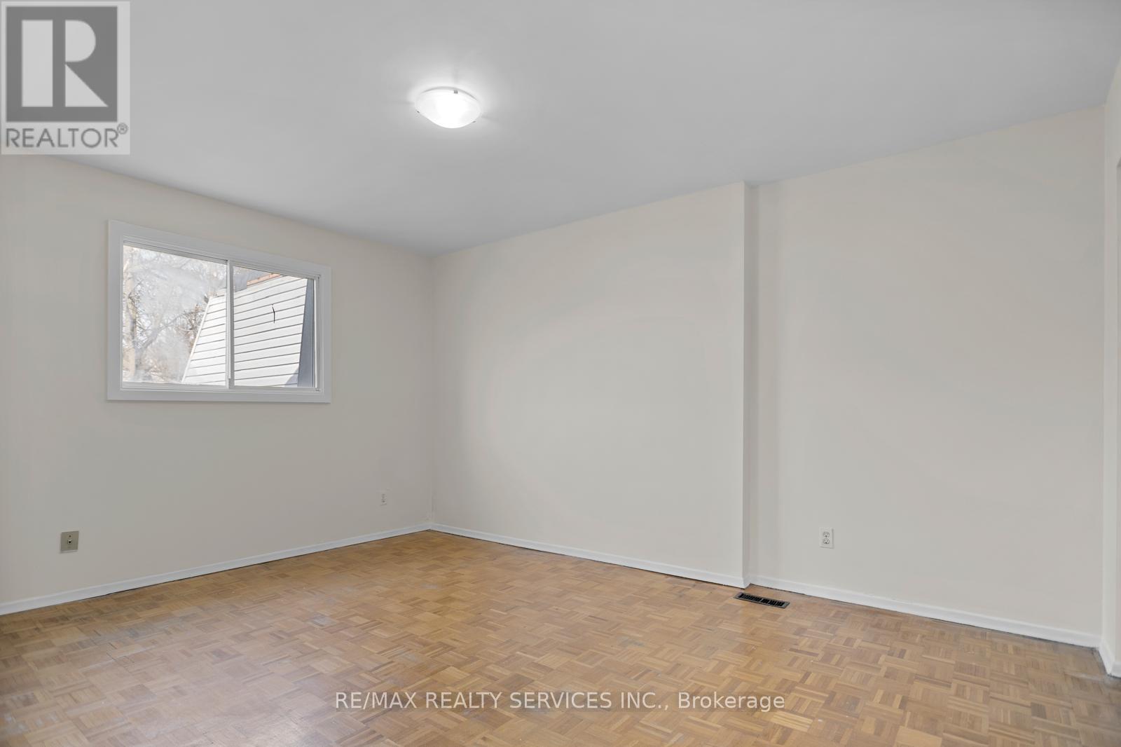 Photo 2 of 26 205 Boullee Street, London East ON