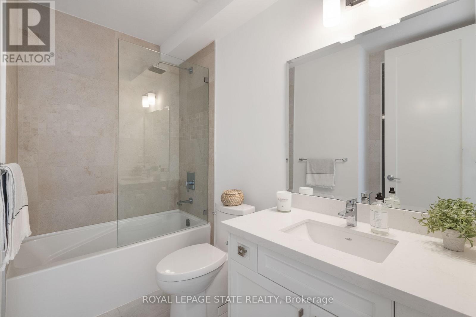 Photo 10 of Ph 6 112 King Street E, Hamilton ON