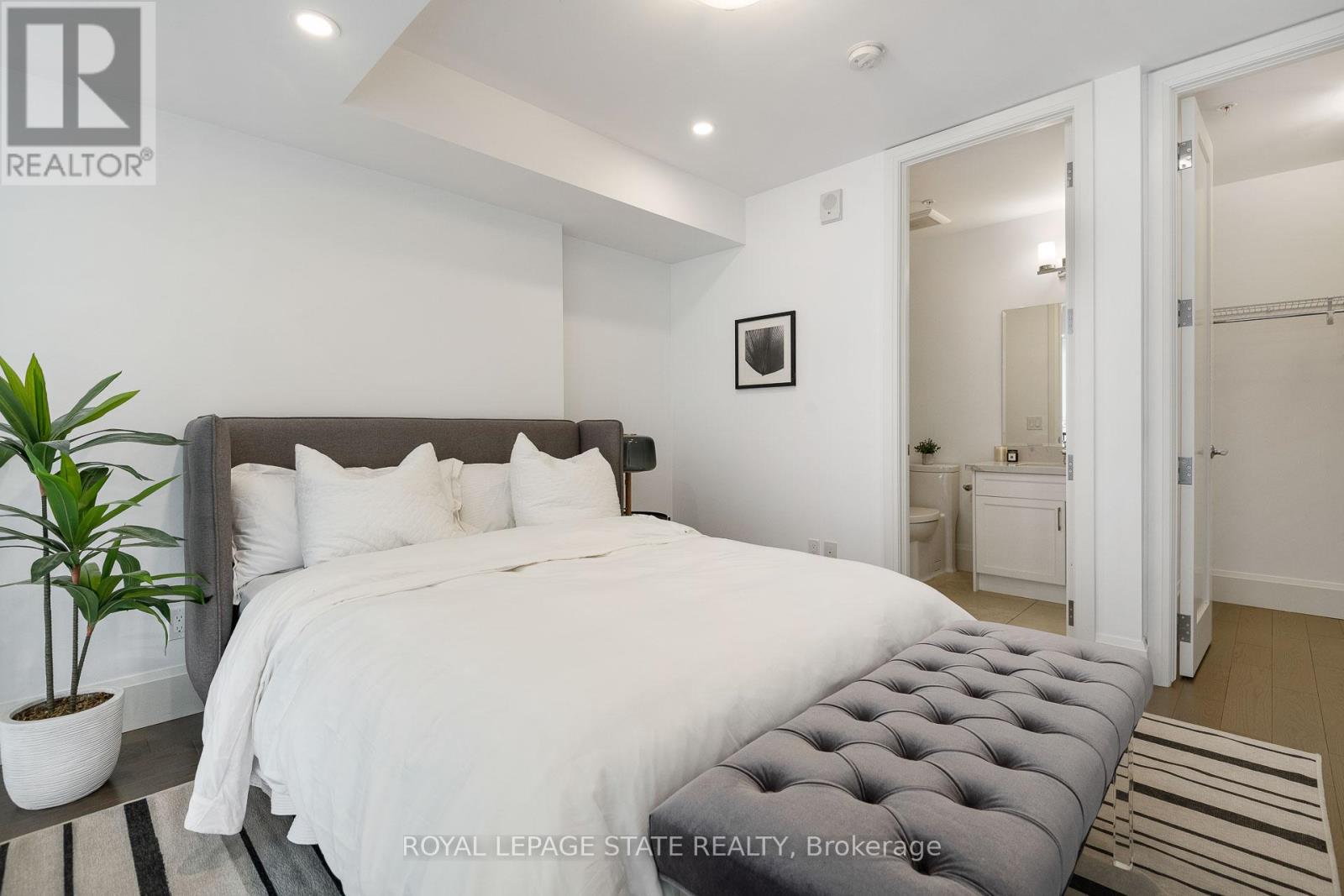 Photo 6 of Ph 6 112 King Street E, Hamilton ON