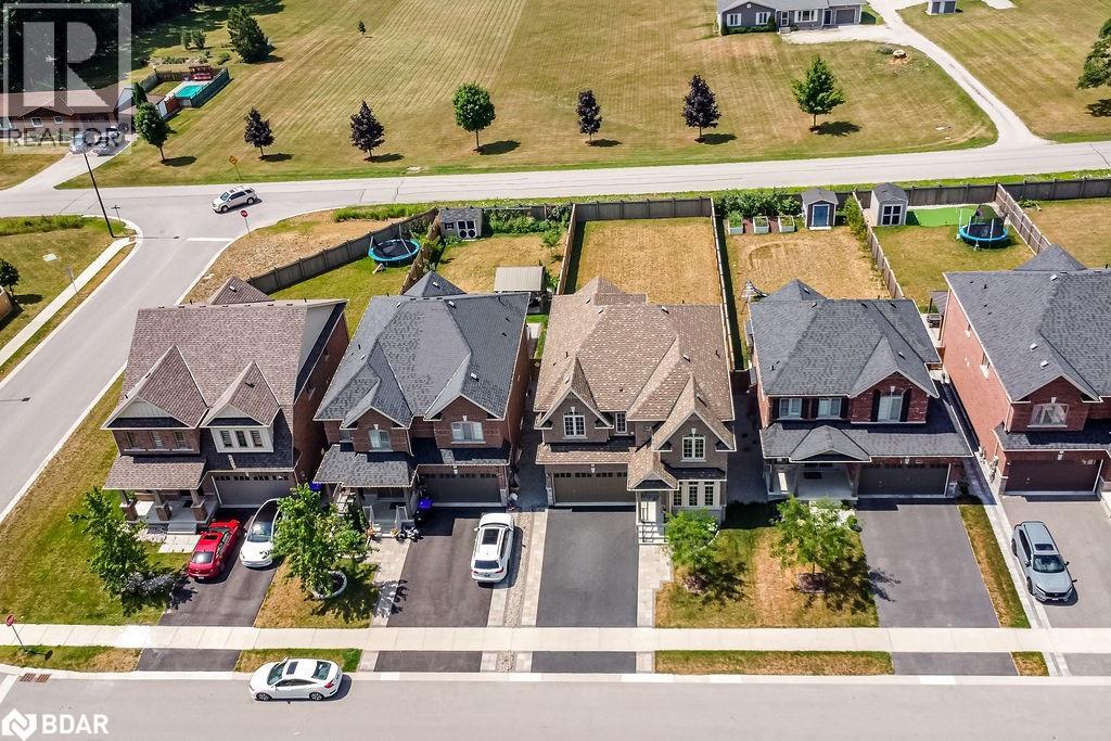 Photo 36 of 53 Rugman Crescent, Springwater ON