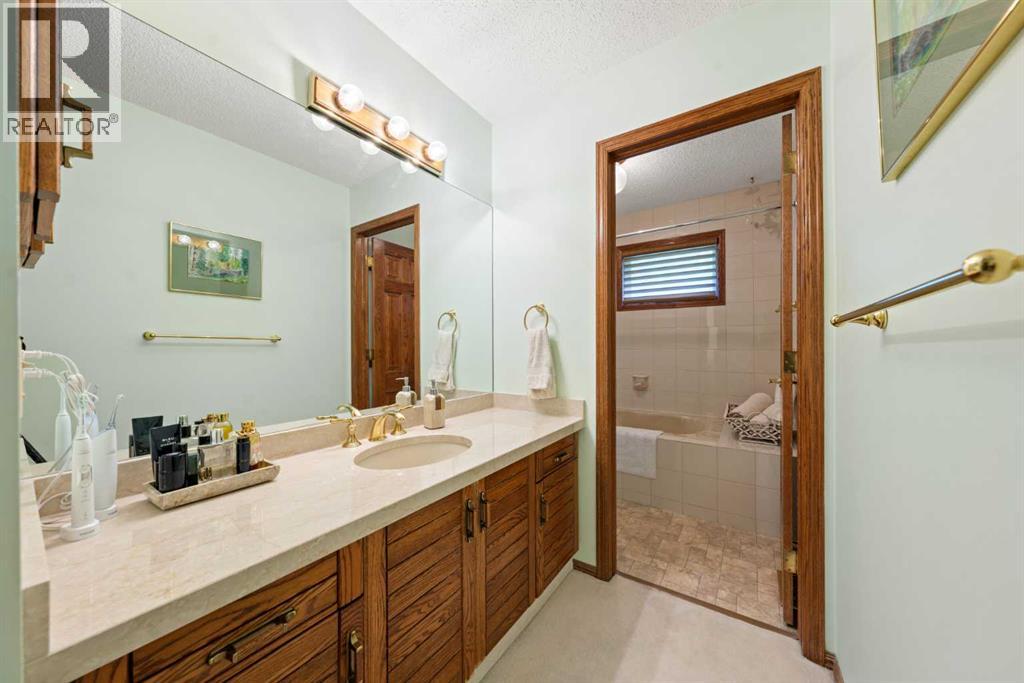 Photo 10 of 9948 Patton Road Sw, Calgary AB