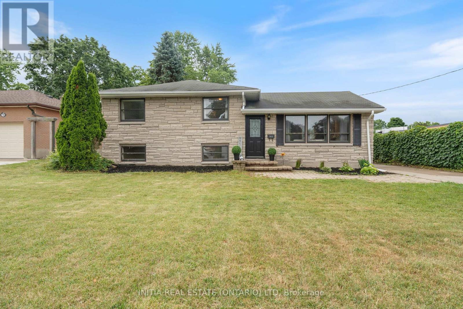 Photo 10 of 711 Cathcart Boulevard, Sarnia ON