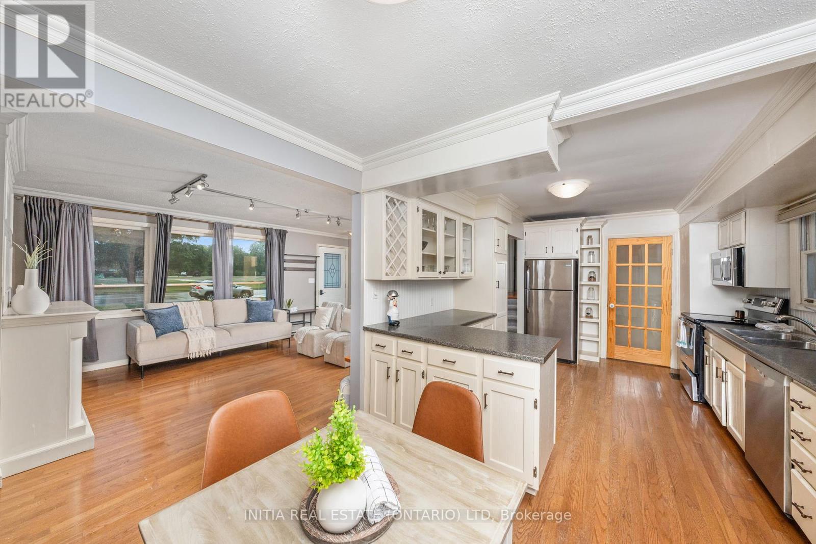 Photo 19 of 711 Cathcart Boulevard, Sarnia ON