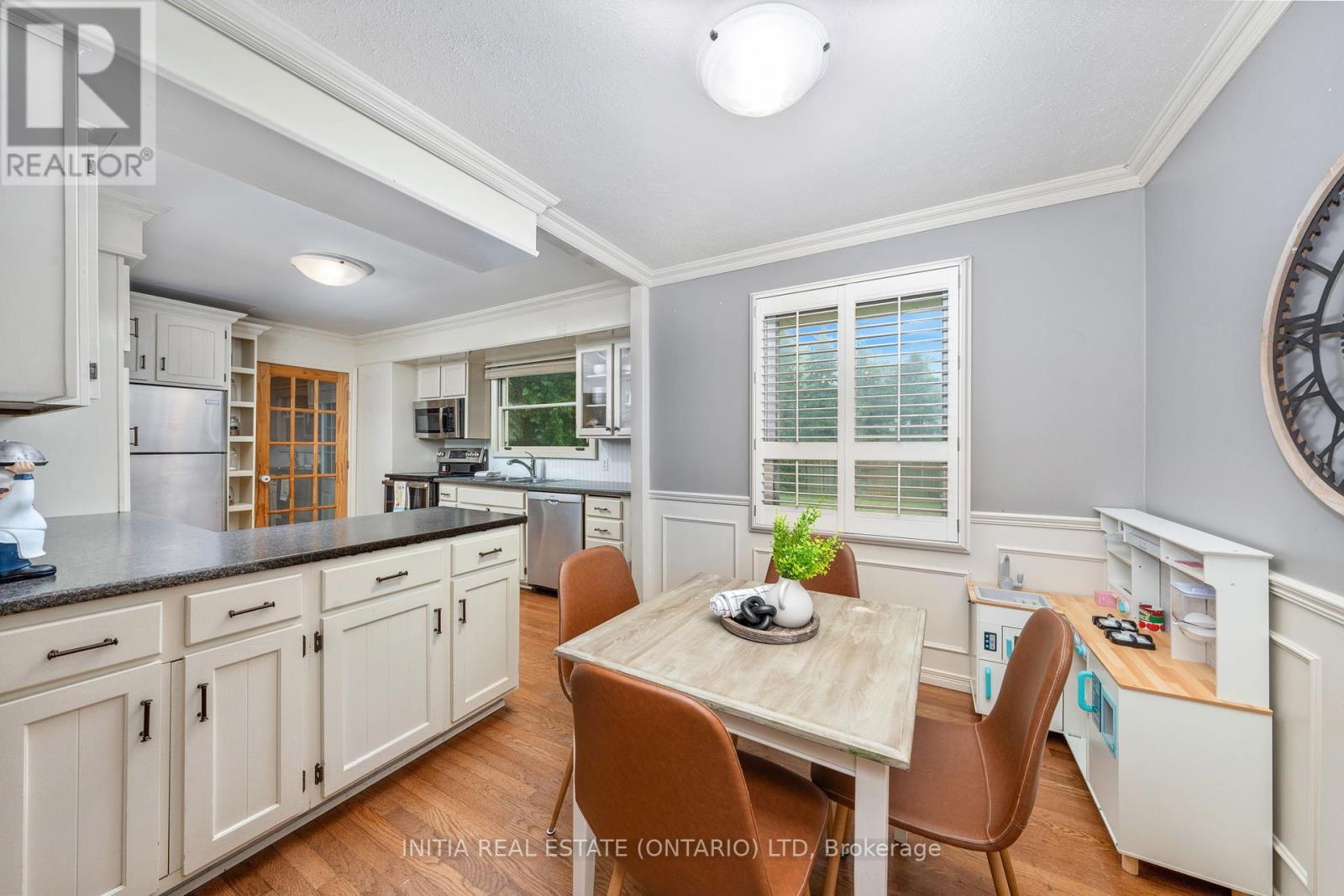 Photo 3 of 711 Cathcart Boulevard, Sarnia ON