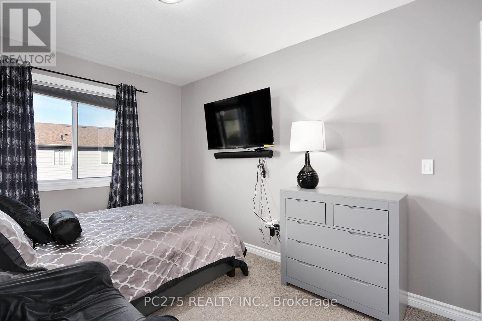 Photo 14 of 41 3400 Castle Rock Place, London South ON